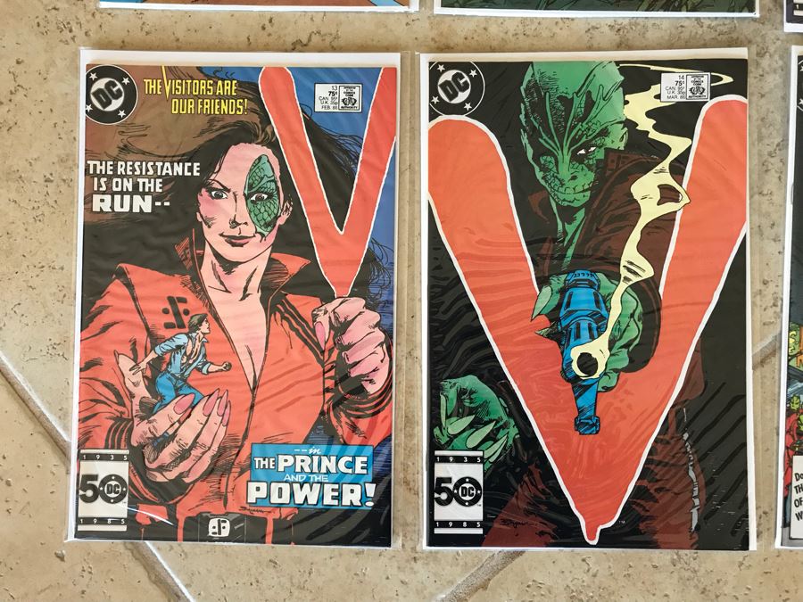 (18) DC V - The Visitors Are Our Friends Comic Books [Photo 8]