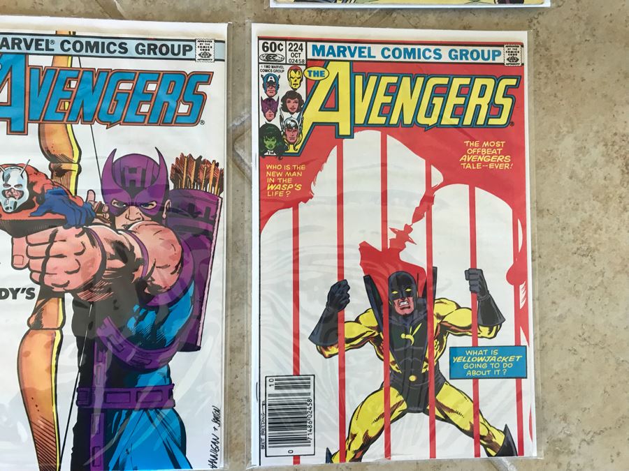 (13) Marvel The Avengers Comic Books - See Photos [Photo 7]