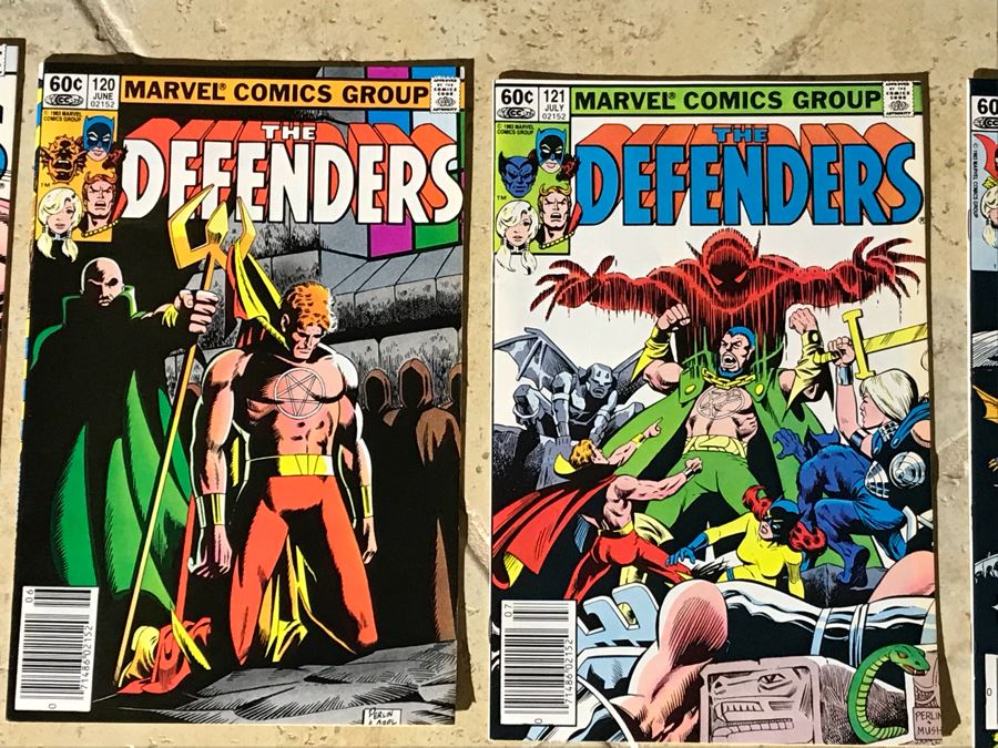 (36) Marvel Comics The Defenders Comic Books  [Photo 4]