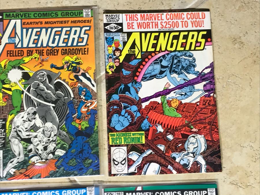 (28) Marvel Comics The Avengers Comic Books [Photo 5]