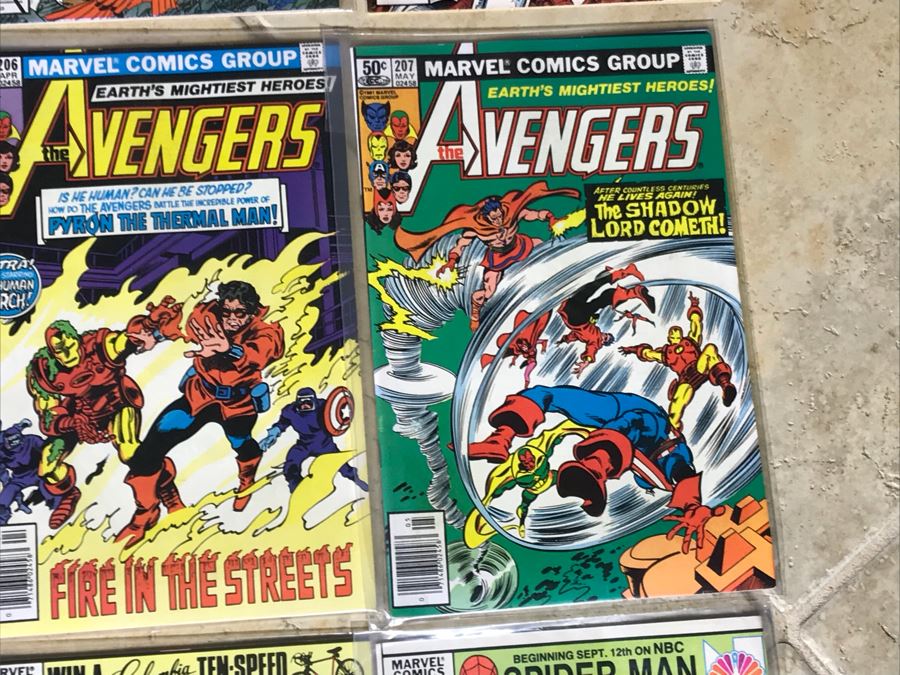 (28) Marvel Comics The Avengers Comic Books [Photo 9]