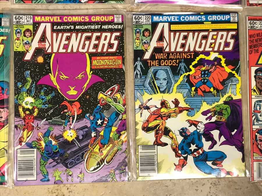 (28) Marvel Comics The Avengers Comic Books [Photo 16]