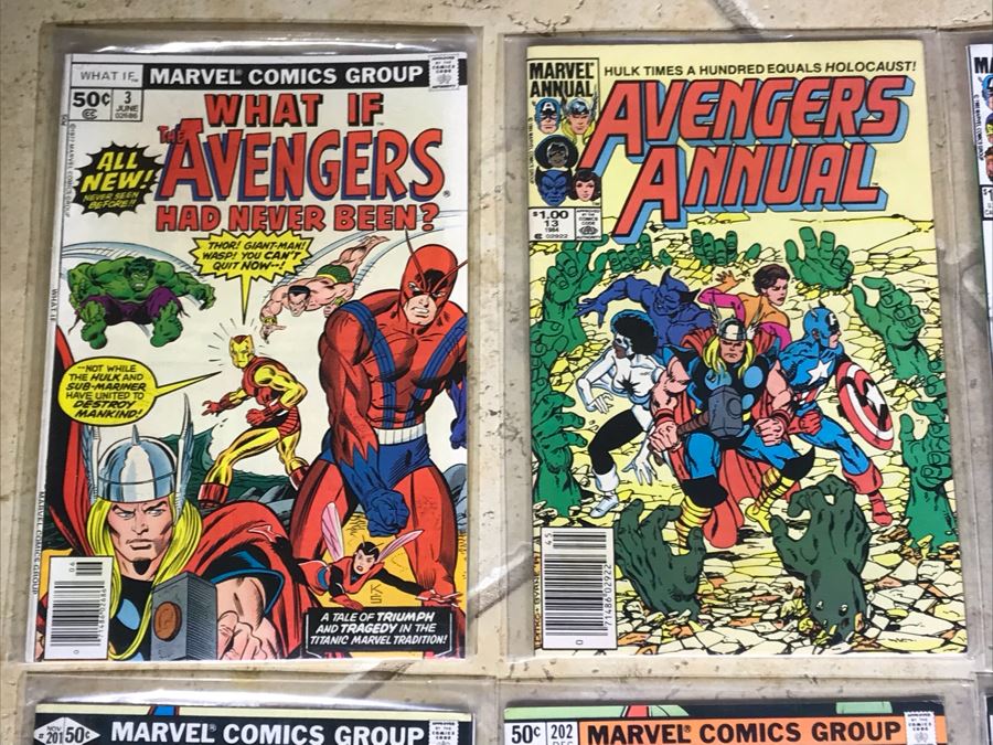 (28) Marvel Comics The Avengers Comic Books [Photo 2]
