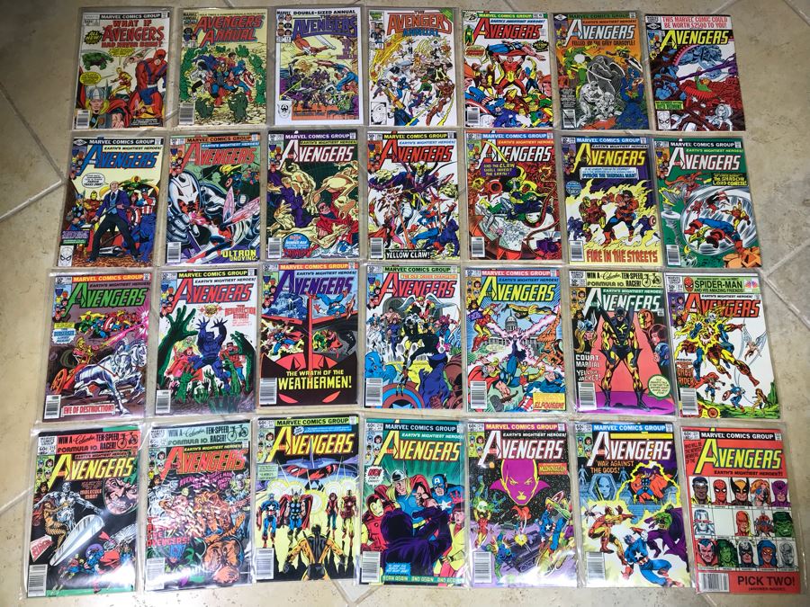 (28) Marvel Comics The Avengers Comic Books [Photo 1]