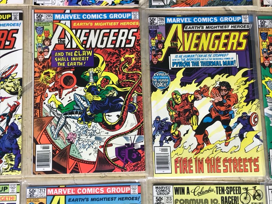 (28) Marvel Comics The Avengers Comic Books [Photo 8]