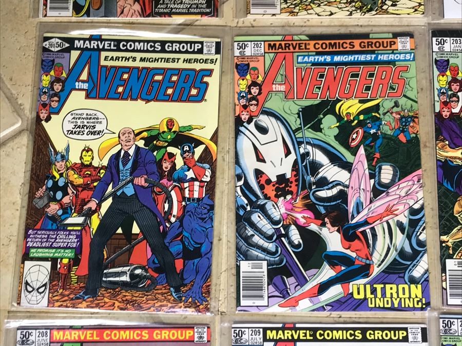 (28) Marvel Comics The Avengers Comic Books [Photo 6]