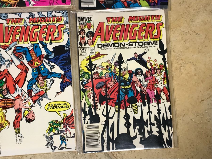 (28) Marvel Comics The Avengers Comic Books [Photo 17]