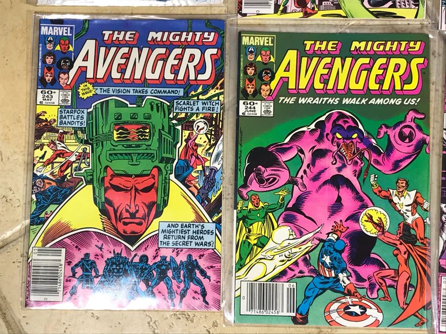 (28) Marvel Comics The Avengers Comic Books [Photo 14]