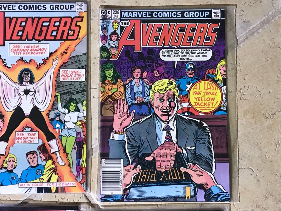 (28) Marvel Comics The Avengers Comic Books [Photo 5]