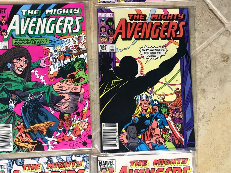 (28) Marvel Comics The Avengers Comic Books [Photo 13]