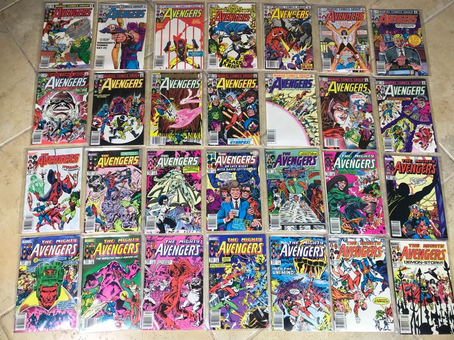 (28) Marvel Comics The Avengers Comic Books [Photo 1]