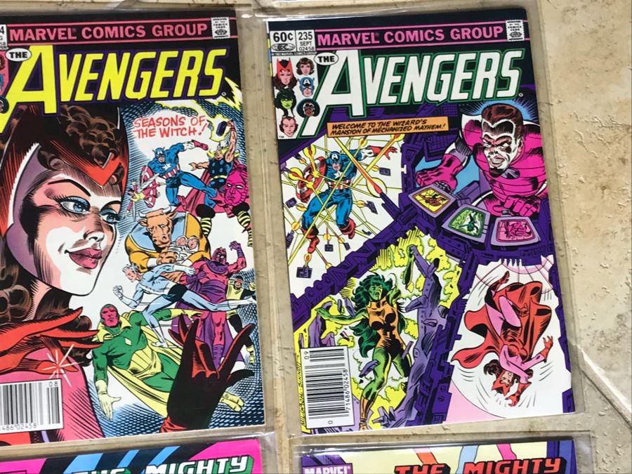 (28) Marvel Comics The Avengers Comic Books [Photo 9]