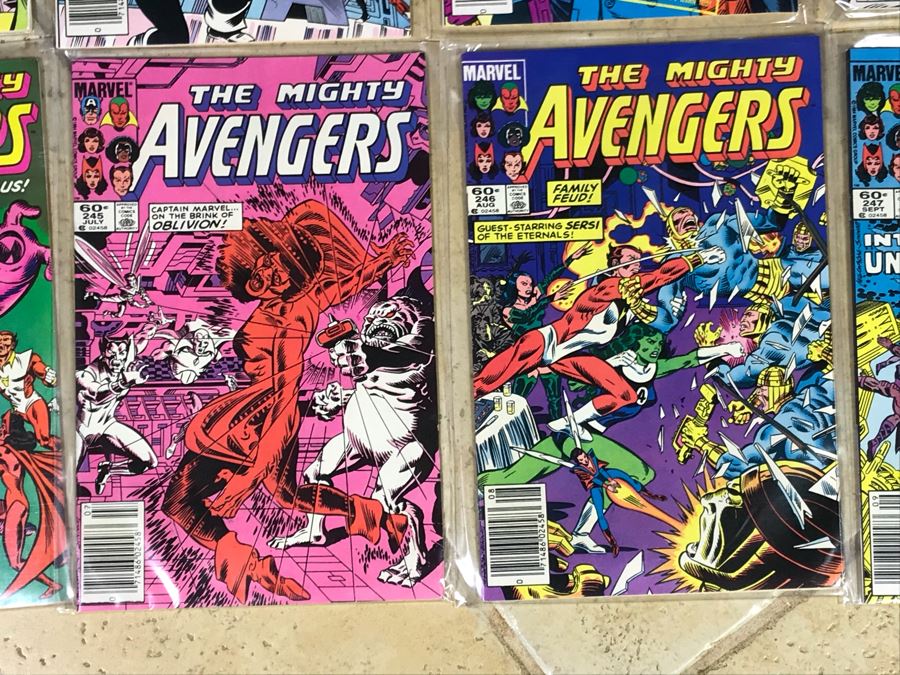 (28) Marvel Comics The Avengers Comic Books [Photo 15]