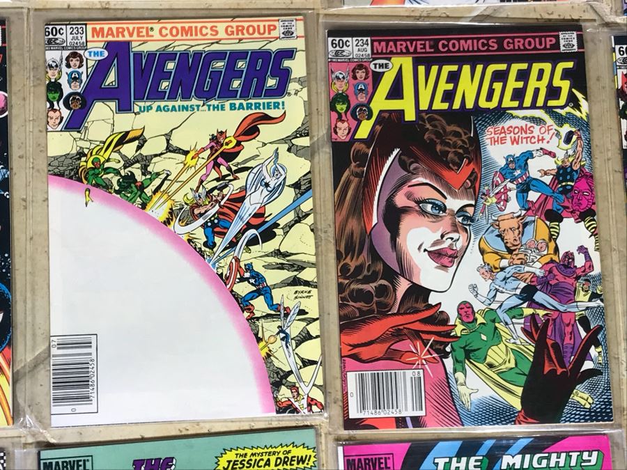 (28) Marvel Comics The Avengers Comic Books [Photo 8]