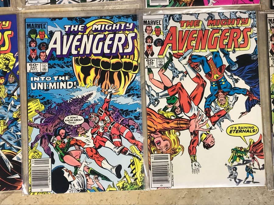 (28) Marvel Comics The Avengers Comic Books [Photo 16]