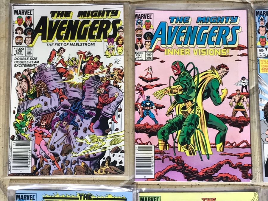 (25) Marvel Comics The Avengers Comic Books [Photo 2]