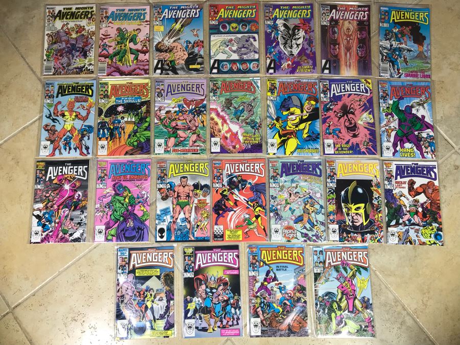 (25) Marvel Comics The Avengers Comic Books