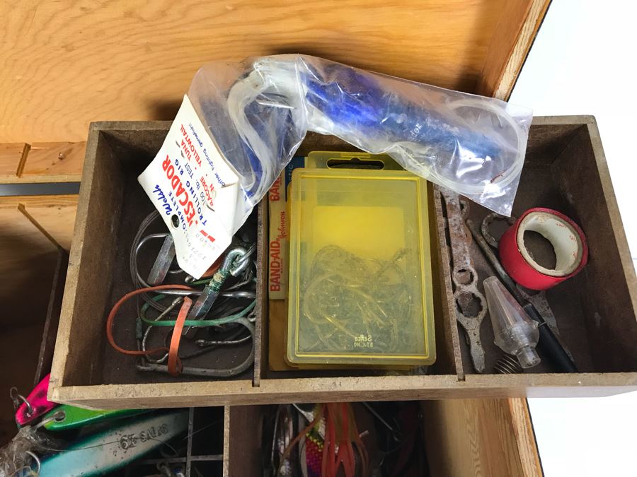 Large Wooden Tackle Box With Large Saltwater Fishing Lures And Various Fishing Tackle And Metal Lures - See Photos For More Inside Box [Photo 16]