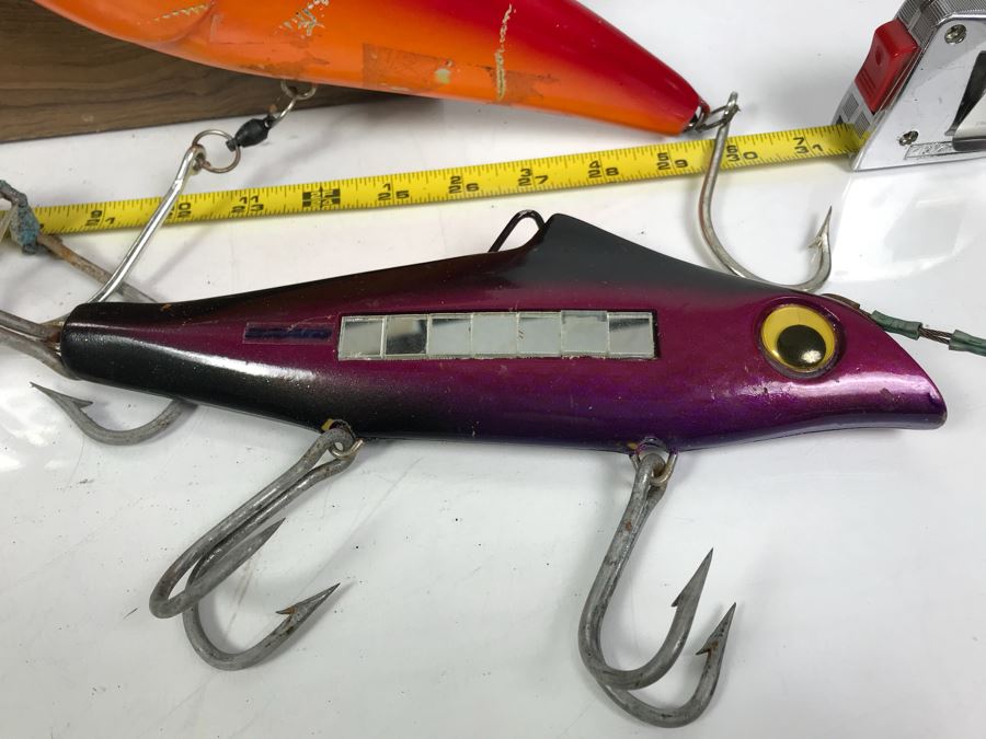 Large Wooden Tackle Box With Large Saltwater Fishing Lures And Various Fishing Tackle And Metal Lures - See Photos For More Inside Box [Photo 10]