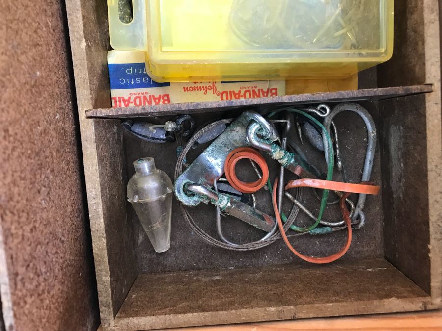 Large Wooden Tackle Box With Large Saltwater Fishing Lures And Various Fishing Tackle And Metal Lures - See Photos For More Inside Box [Photo 22]