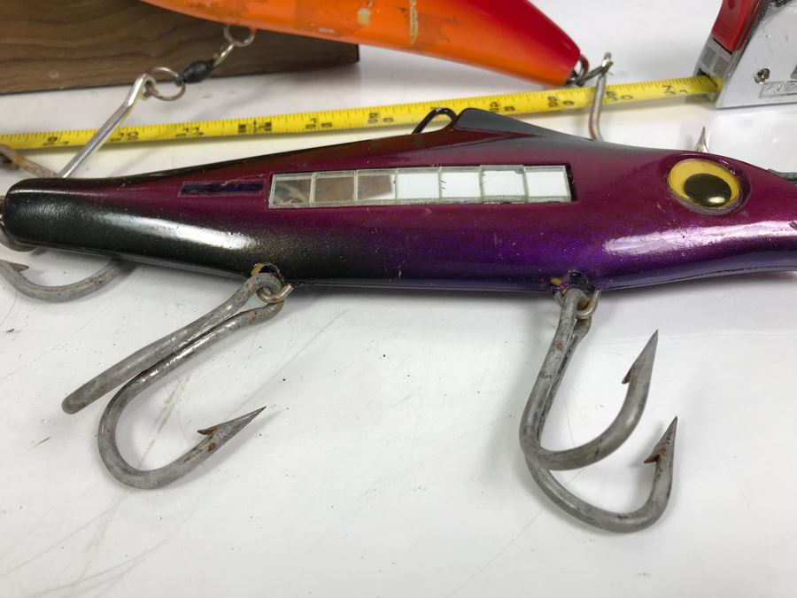 Large Wooden Tackle Box With Large Saltwater Fishing Lures And Various Fishing Tackle And Metal Lures - See Photos For More Inside Box [Photo 11]