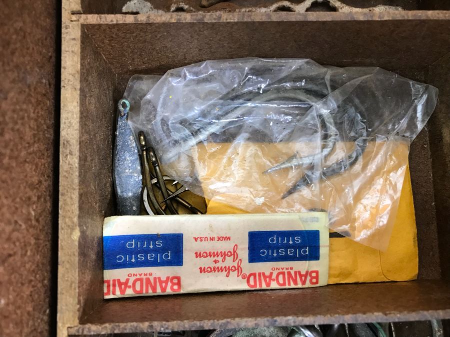 Large Wooden Tackle Box With Large Saltwater Fishing Lures And Various Fishing Tackle And Metal Lures - See Photos For More Inside Box [Photo 20]