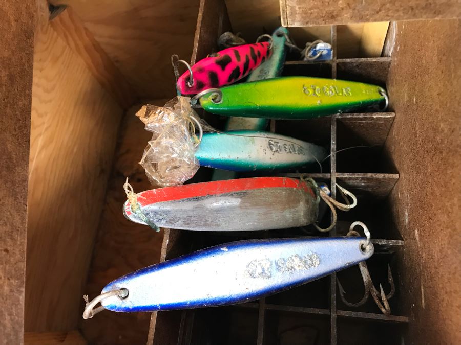 Large Wooden Tackle Box With Large Saltwater Fishing Lures And Various Fishing Tackle And Metal Lures - See Photos For More Inside Box [Photo 14]