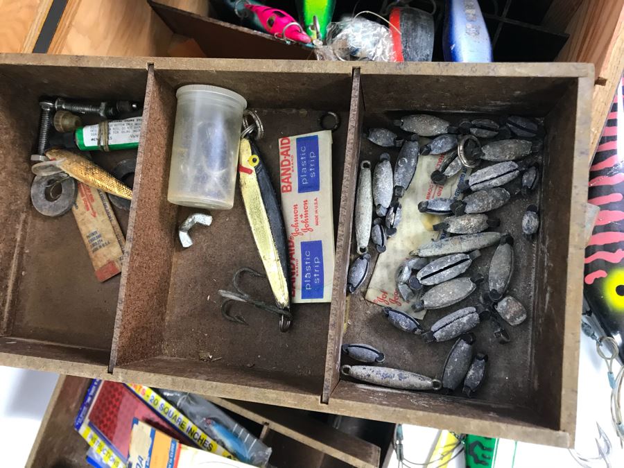 Large Wooden Tackle Box With Large Saltwater Fishing Lures And Various Fishing Tackle And Metal Lures - See Photos For More Inside Box [Photo 18]