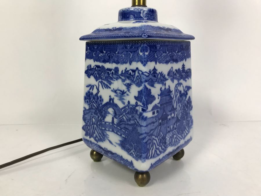 Contemporary Asian Blue And White Table Lamp Without Shade [Photo 3]