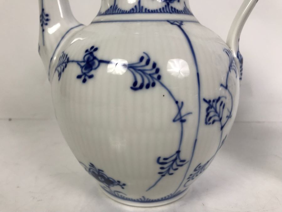 Royal Copenhagen Denmark Blue And White China Coffee Pot And Teapot [Photo 6]