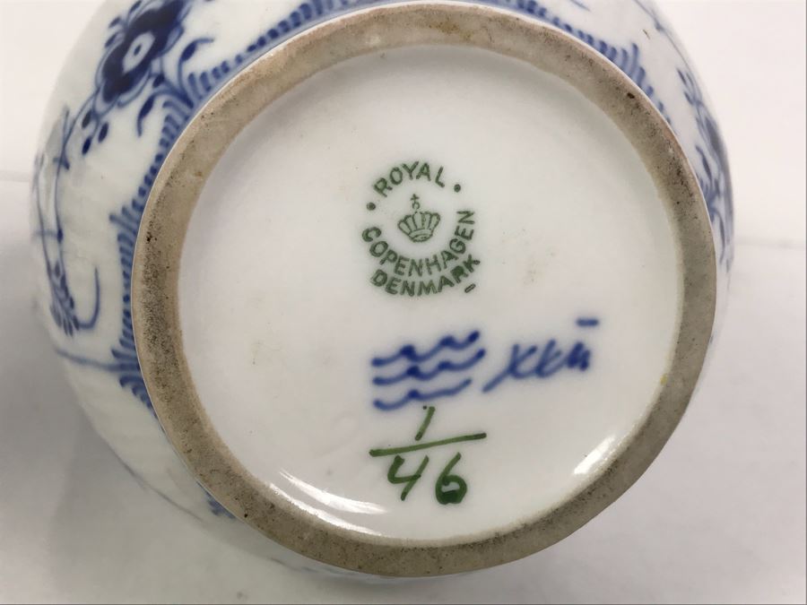 Royal Copenhagen Denmark Blue And White China Coffee Pot And Teapot [Photo 13]