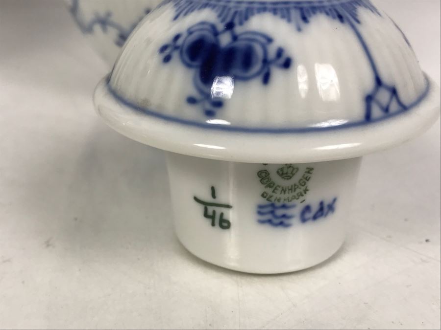 Royal Copenhagen Denmark Blue And White China Coffee Pot And Teapot [Photo 11]