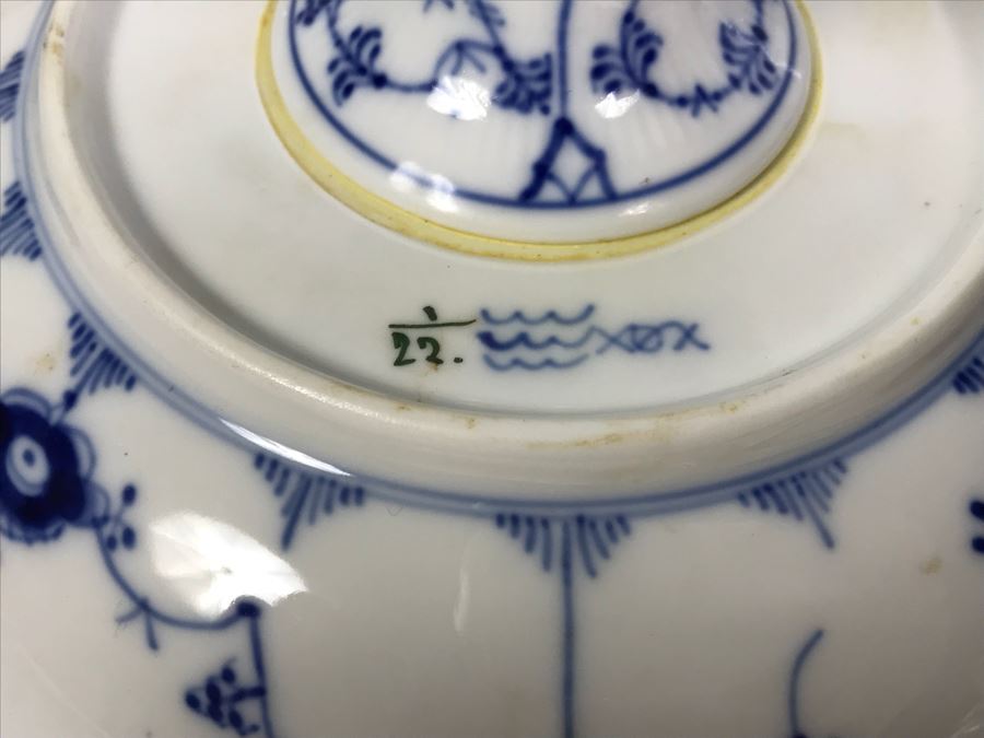 Royal Copenhagen Denmark Blue And White China Footed Bowl 8.5'Dia And Salt And Pepper Shakers [Photo 14]