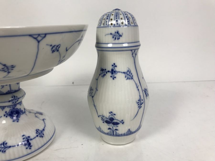 Royal Copenhagen Denmark Blue And White China Footed Bowl 8.5'Dia And Salt And Pepper Shakers [Photo 6]