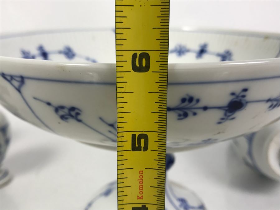 Royal Copenhagen Denmark Blue And White China Footed Bowl 8.5'Dia And Salt And Pepper Shakers [Photo 17]