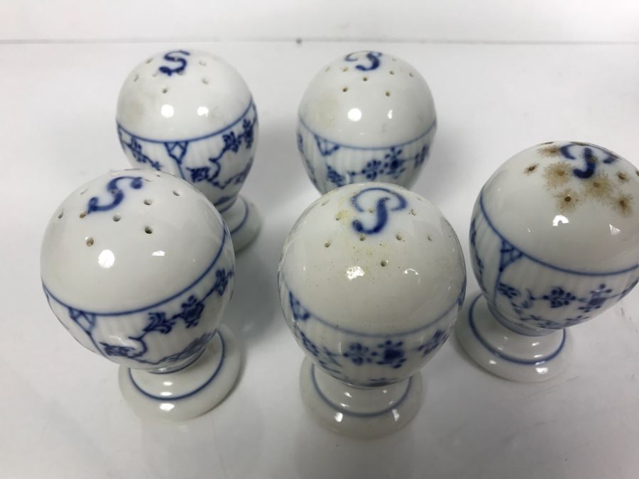 Royal Copenhagen Denmark Blue And White China Footed Bowl 8.5'Dia And Salt And Pepper Shakers [Photo 10]