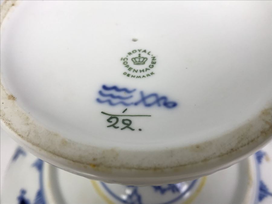 Royal Copenhagen Denmark Blue And White China Footed Bowl 8.5'Dia And Salt And Pepper Shakers [Photo 12]
