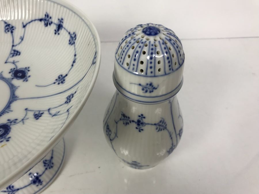 Royal Copenhagen Denmark Blue And White China Footed Bowl 8.5'Dia And Salt And Pepper Shakers [Photo 7]