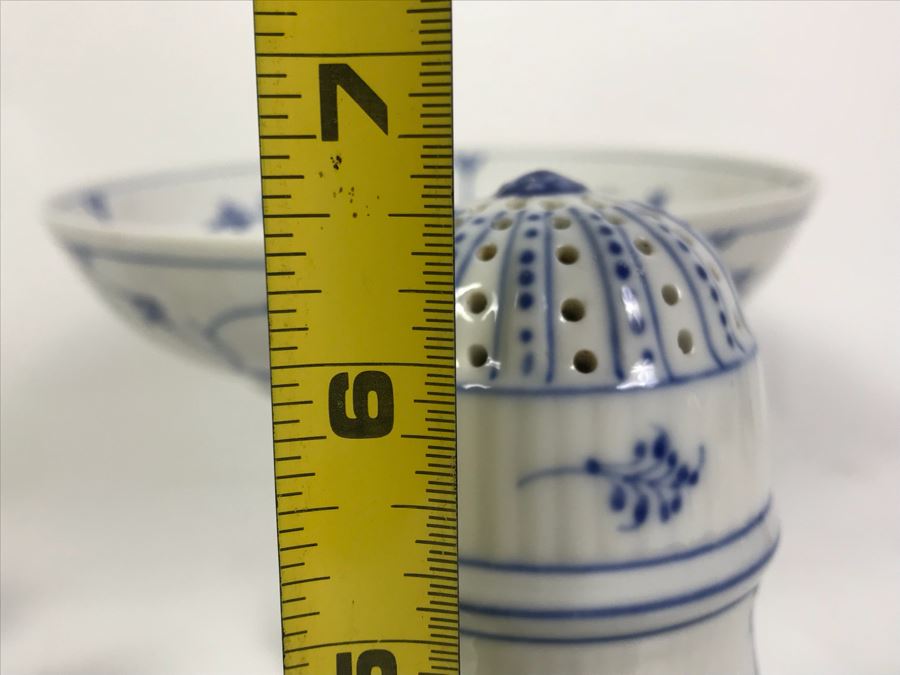 Royal Copenhagen Denmark Blue And White China Footed Bowl 8.5'Dia And Salt And Pepper Shakers [Photo 19]