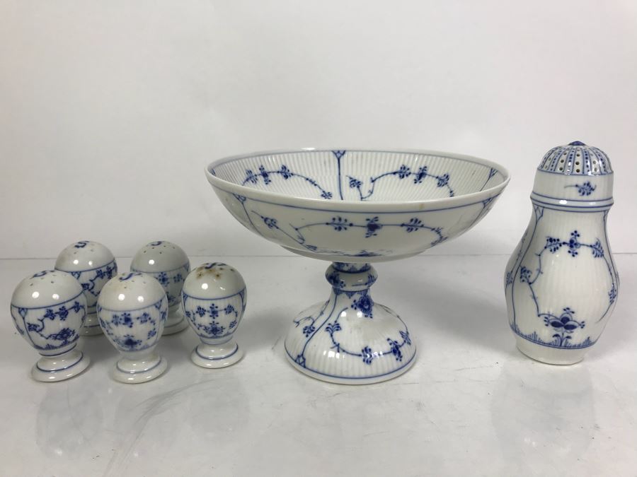 Royal Copenhagen Denmark Blue And White China Footed Bowl 8.5'Dia And Salt And Pepper Shakers [Photo 2]
