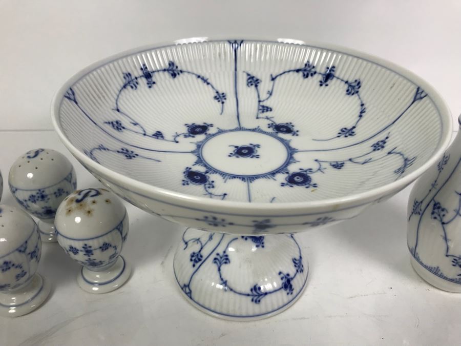 Royal Copenhagen Denmark Blue And White China Footed Bowl 8.5'Dia And Salt And Pepper Shakers [Photo 3]