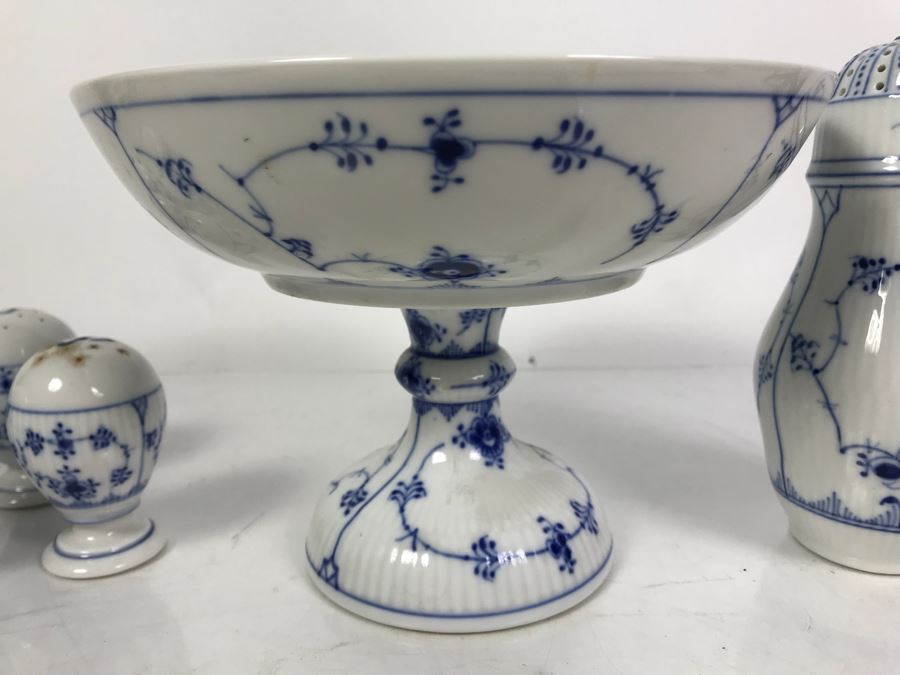 Royal Copenhagen Denmark Blue And White China Footed Bowl 8.5'Dia And Salt And Pepper Shakers [Photo 4]