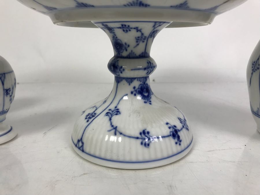 Royal Copenhagen Denmark Blue And White China Footed Bowl 8.5'Dia And Salt And Pepper Shakers [Photo 5]