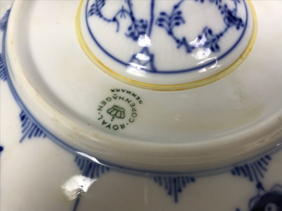 Royal Copenhagen Denmark Blue And White China Footed Bowl 8.5'Dia And Salt And Pepper Shakers [Photo 13]