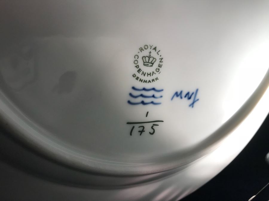 Set Of Royal Copenhagen Denmark Blue And White China Dishes 10' And 8.5' With Storage Containers Apx 25 Pieces [Photo 11]