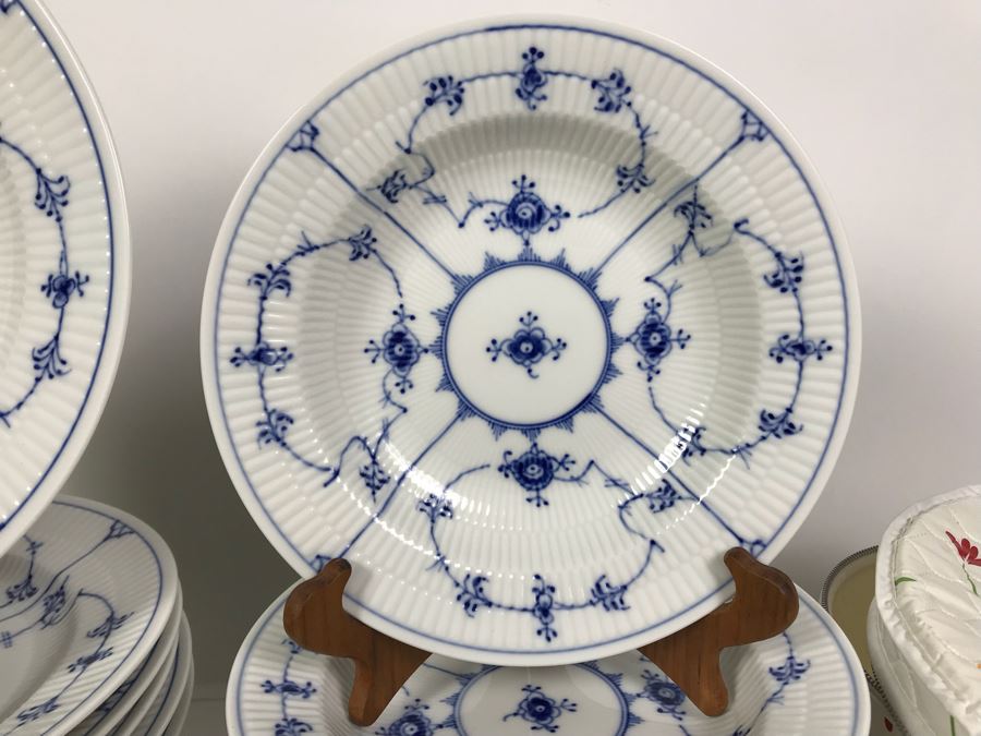 Set Of Royal Copenhagen Denmark Blue And White China Dishes 10' And 8.5' With Storage Containers Apx 25 Pieces [Photo 5]