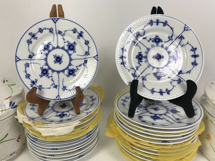 Set Of Royal Copenhagen Denmark Blue And White China Dishes Plates 6' And 6.5' With Storage Containers Apx 25 Pieces [Photo 1]