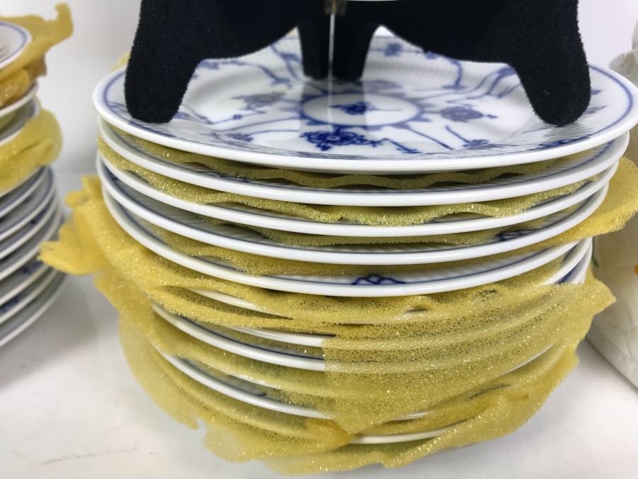 Set Of Royal Copenhagen Denmark Blue And White China Dishes Plates 6' And 6.5' With Storage Containers Apx 25 Pieces [Photo 5]