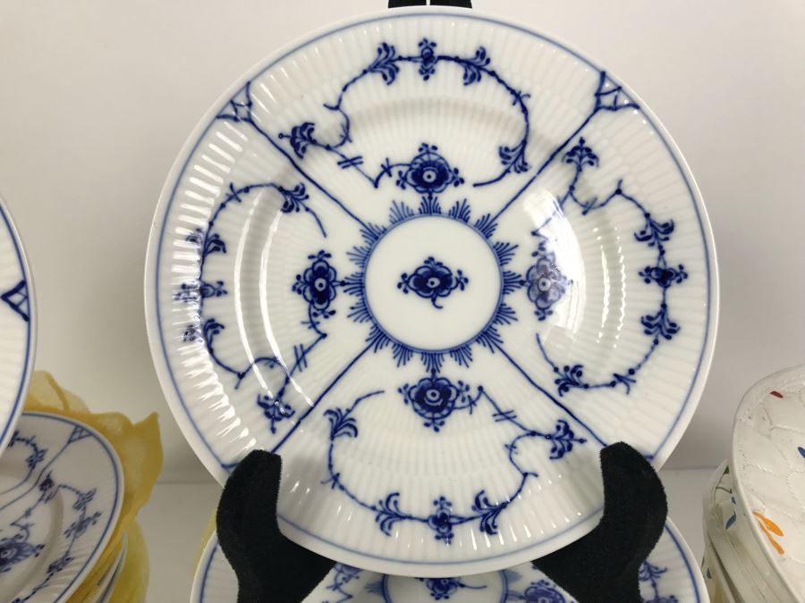 Set Of Royal Copenhagen Denmark Blue And White China Dishes Plates 6' And 6.5' With Storage Containers Apx 25 Pieces [Photo 4]