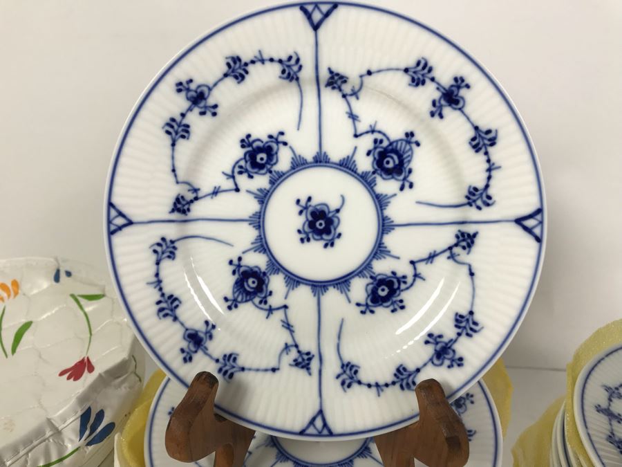 Set Of Royal Copenhagen Denmark Blue And White China Dishes Plates 6' And 6.5' With Storage Containers Apx 25 Pieces [Photo 2]